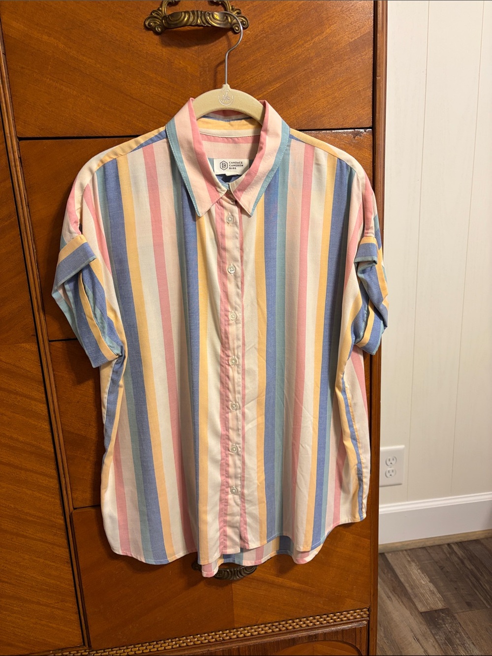 Candace Cameron Bure Cap sleeve Striped button down shirt 
Size XXS
Never worn